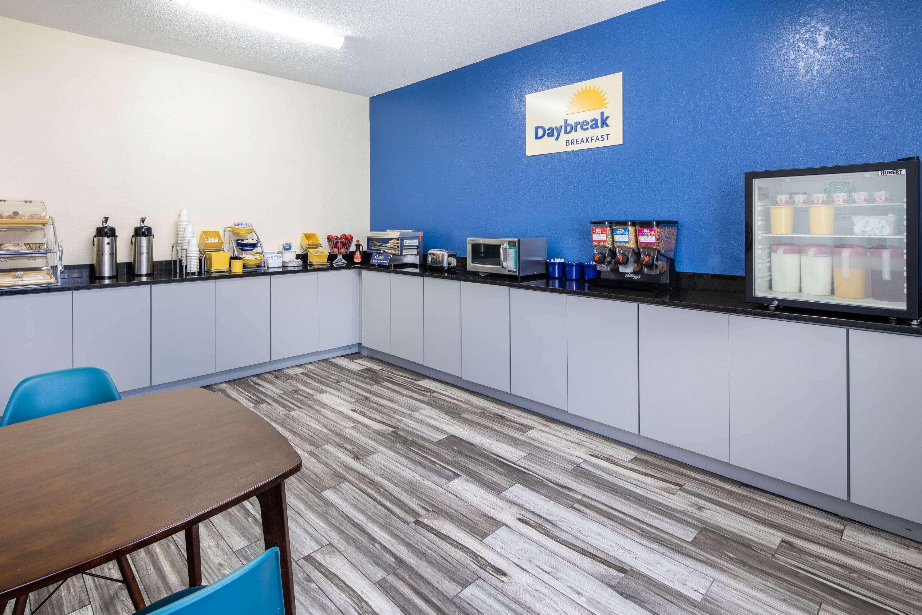 Days Inn By Wyndham Macon I-75 North Bagian luar foto