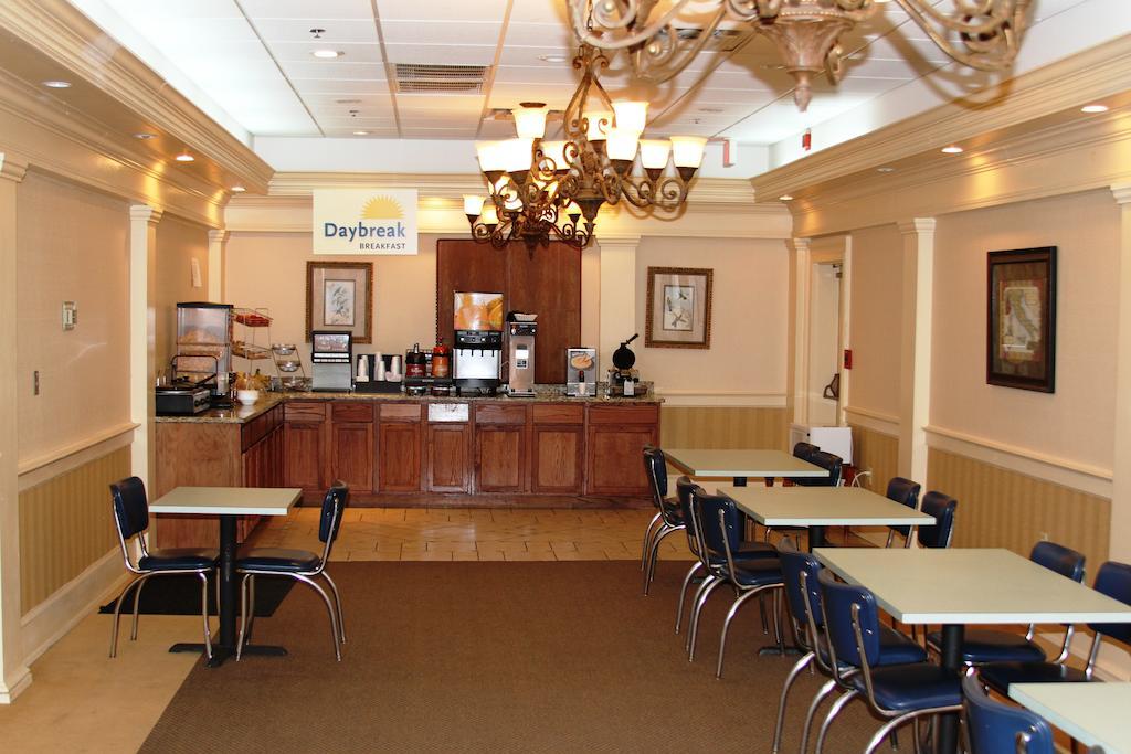 Days Inn By Wyndham Macon I-75 North Bagian luar foto